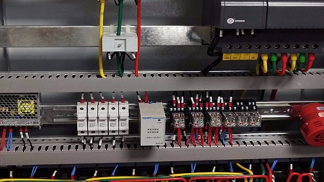 金陵奇峰變頻控制柜主要元器件選用品牌有哪些？