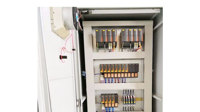 變頻器在PLC在供水控制系統(tǒng)中有何作用？